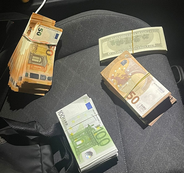 Falsifikonin para, Policia e Kosovës arreston dy të dyshuarit