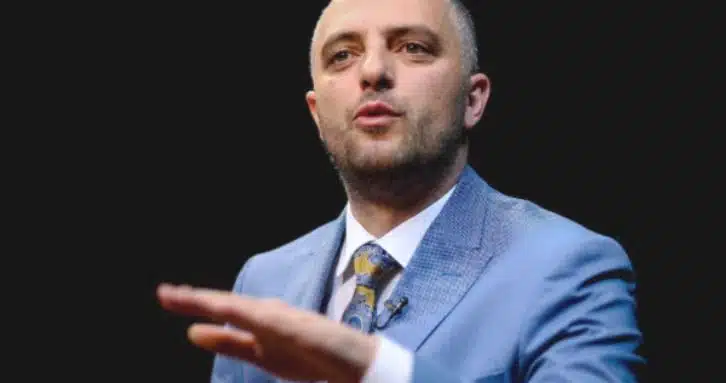 “Na ka nxanë zgrabim t’u kqyrë futboll”, Jupolli ironizon pas ngritjes së barrikadës së re në Veri