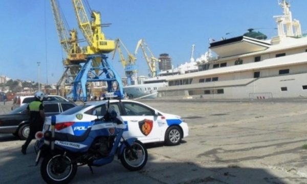Arrestohen 10 kosovarë në portin e Durrësit, trafikonin të mitur drejt Italisë si një ekip sportiv,