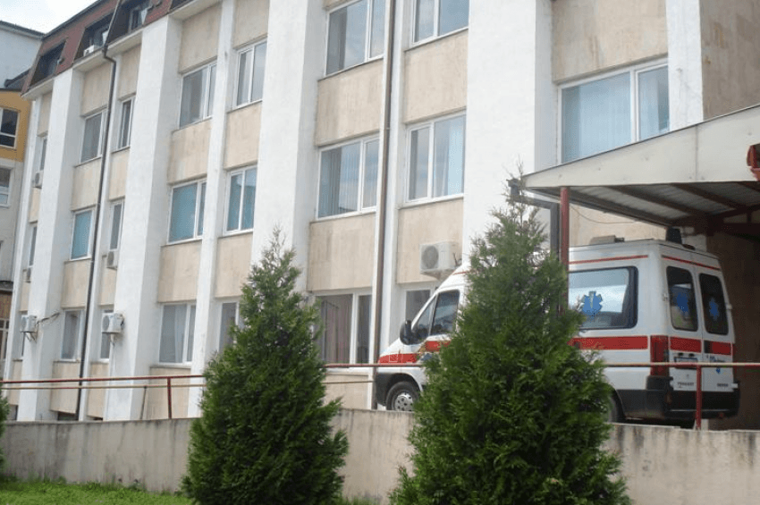 Gjakovë: 15-vjeçari godet këmbësorin me motoçikletë, dërgohet në gjendje të rëndë në spital