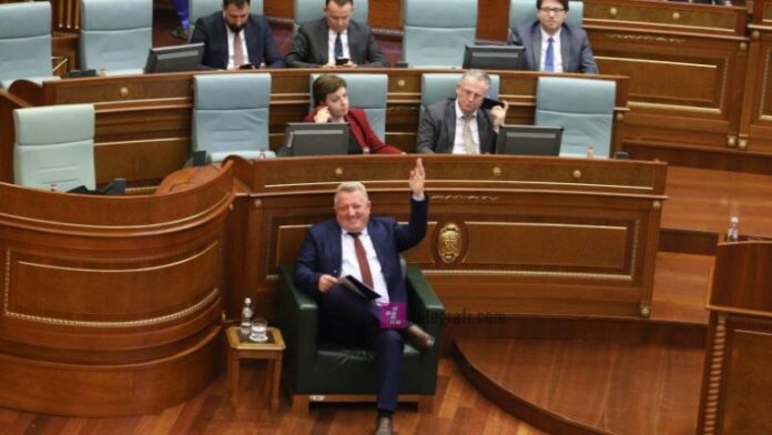 Deputeti i PDK-së ulet te vendi ku ishte Osmani, Konjufca: Është mirë me ditë ku është karrigia jote