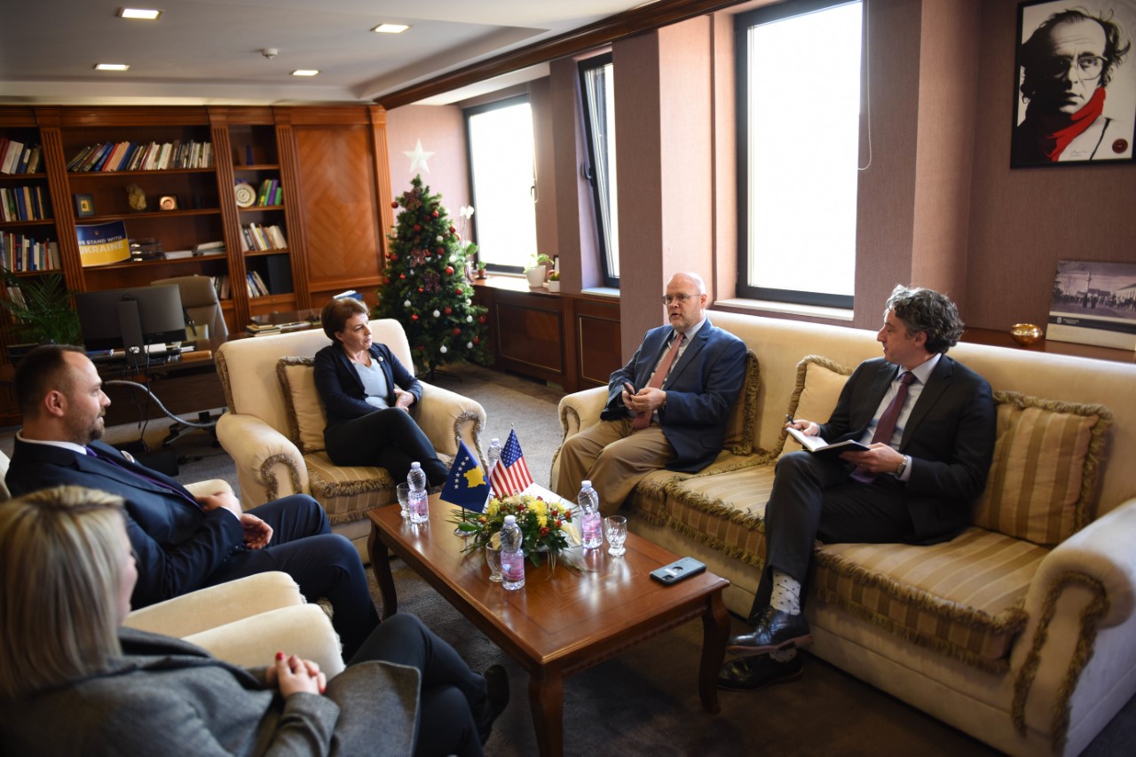 Hovenier takohet me Gërvallën: Lidhjet tona të forta mbështesin partneritetin e zyrave tona të marrëdhënieve të jashtme