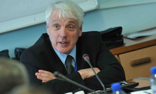 Shea: Serbisë do t’i refuzohet kërkesa për dërgimin e forcave në Kosovë, mirë që nuk veproi pa bërë