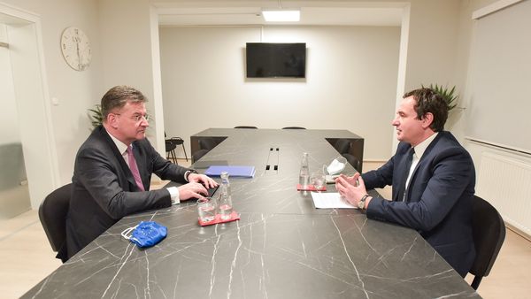 Lajçak pas takimit me Kurtin: Erdha për t’i rikthyer diskutimet, s’ka kohë për të humbur