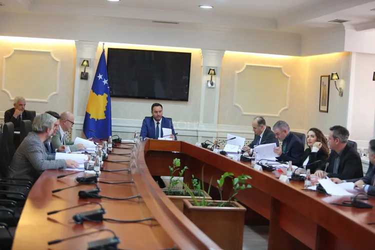 Të premten seanca e Kuvendit, në rend dite Ligji i pagave dhe ai për zyrtarët publikë