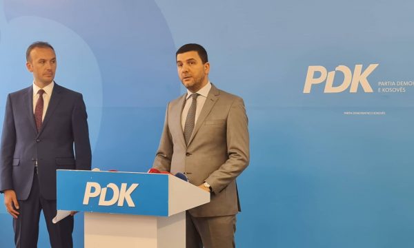 Krasniqi akuzon Kurtin se ka bërë marrëveshje të fshehtë me Vuçiqin për heqjen e barrikadave