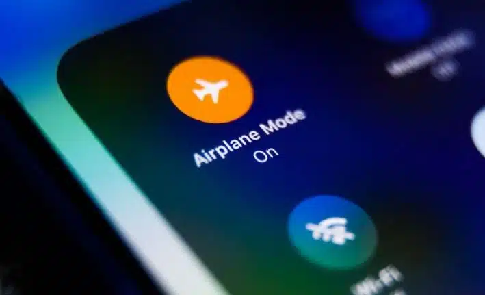 Evropa ‘i heq vizat’ për udhëtarët që flasin në telefon derisa fluturojnë me aeroplan