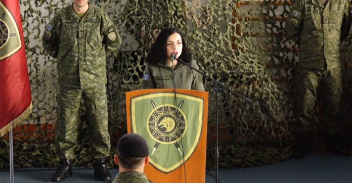 Osmani ushtarëve të FSK-së: Qëndroni të gatshëm e të përgatitur që gjithnjë t’i dilni në mbrojtje atdheut