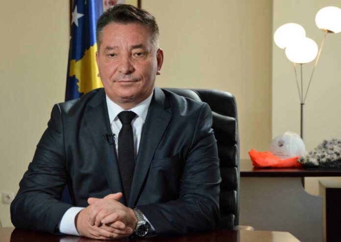 Lekaj: Kurti jep ultimatum nga zyret e tij të ngrohta, e nuk ka guxim ta kalojë Ibrin dhe t’i afrohet barrikadave