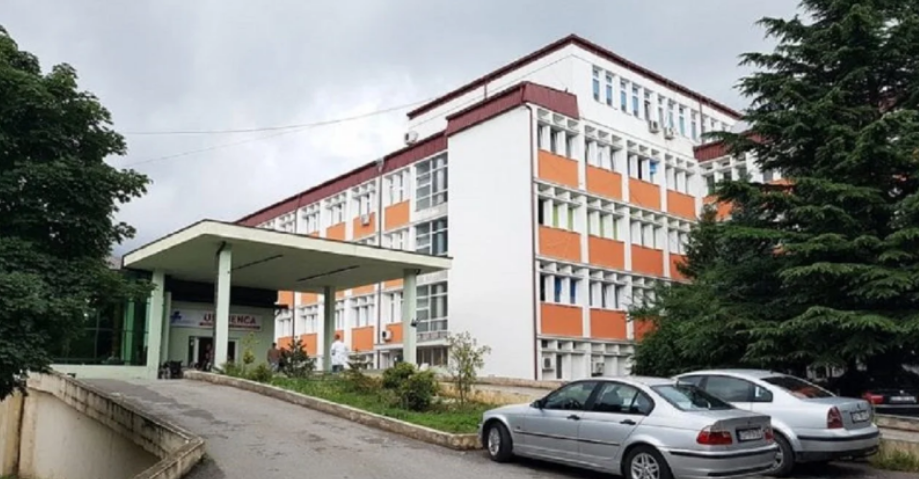 Foshnja e lindur e vdekur u fut në lavatriçe, shkarkohen nga detyra shefi dhe kryeinfermierja e Gjinekologjisë në Pejë