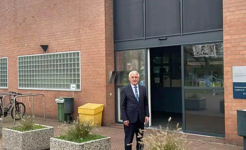 Mustafa takon Thaçin e të tjerët në Hagë