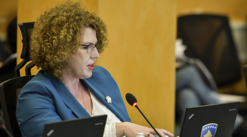 Nuk e deklaroi pasurinë/ Gjykata e dënon me 700 euro gjobë ministren Rozeta Hajdari