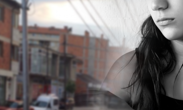 Sulmohet seksualisht një nxënëse në oborrin e shkollës ekonomike