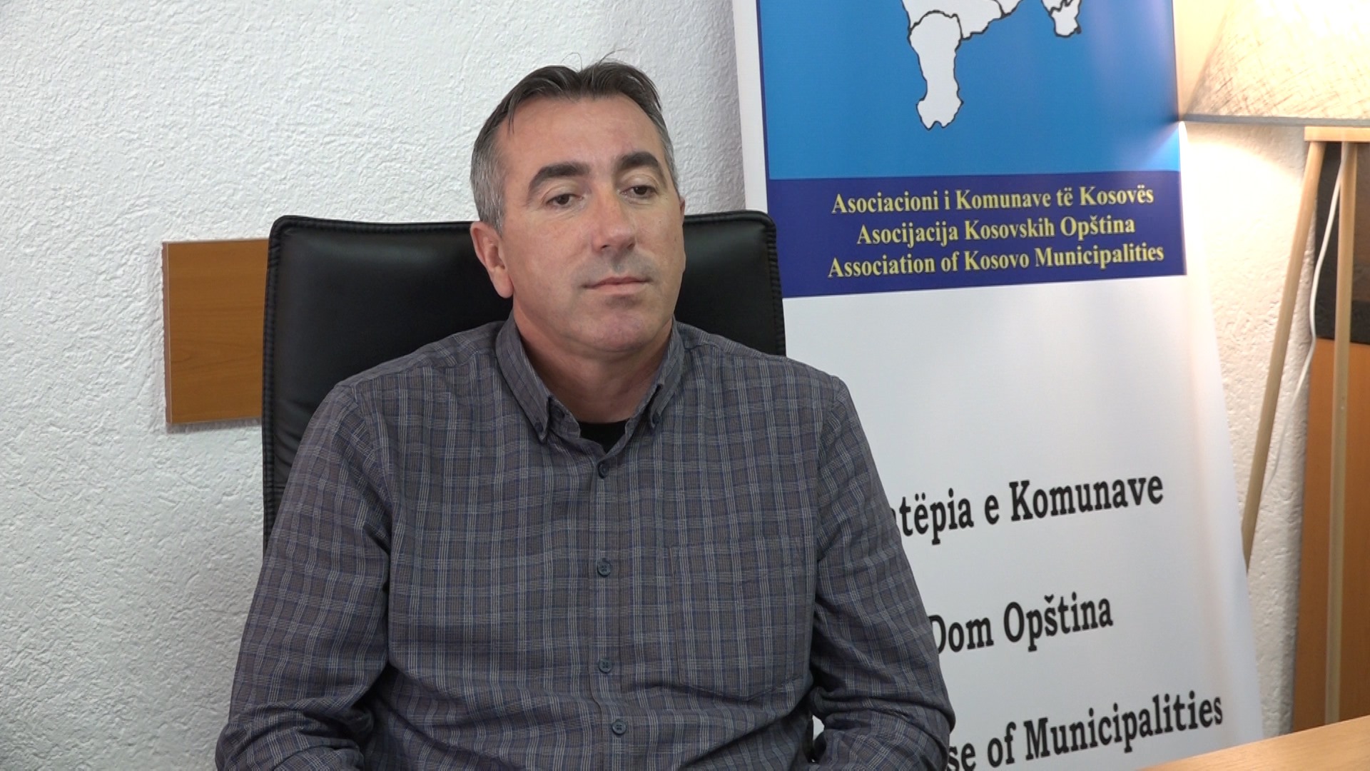 Komunat fitojnë betejën me Qeverinë – Paratë e tyre mbesin në komuna, jo në Qeveri