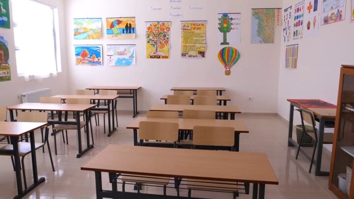 Podujevë: Nxënësit Shkollës Fillore në Llapashticë të Epërme humbin gati dy muaj orët në gjuhë angleze