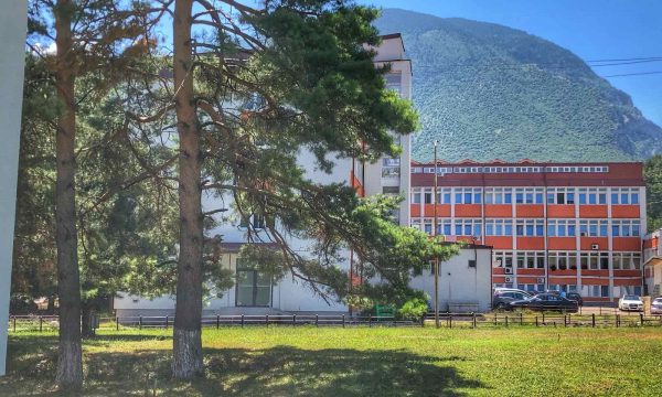 Foshnja lind pa shenja jete në spitalin e Pejës, Policia jep detaje