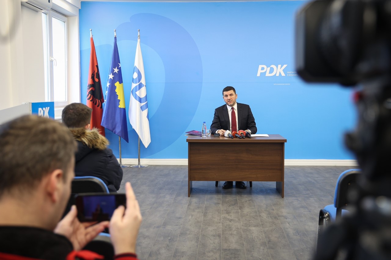 Krasniqi për Qeverinë Kurti: Vit i rrezikimit të shtetit, dështimit ekonomik dhe varfërimit të qytetarëve!