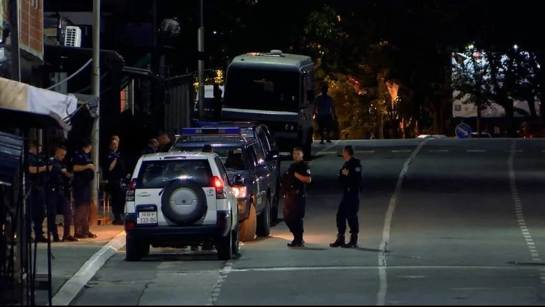 Hidhet mjet shpërthyes afër veturës së policisë në veri