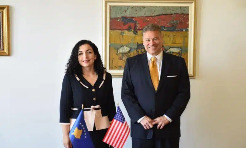 Osmani pret Escobarin dy orë para takimit me Kurtin