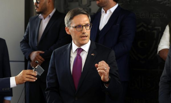 Chollet: Duam të vazhdojmë ta mbrojmë Kosovën, zgjedhjet të shtyhen