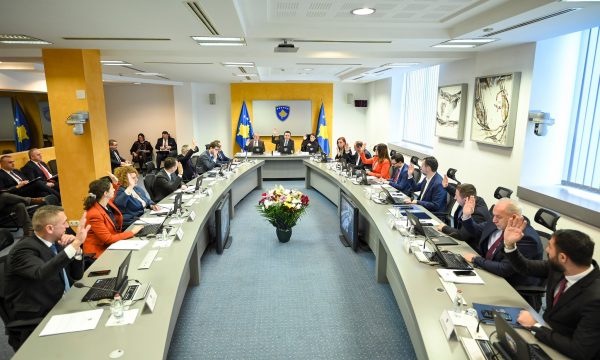 Kurti i rëndit të gjithë vendimet që i mori sot në Qeveri