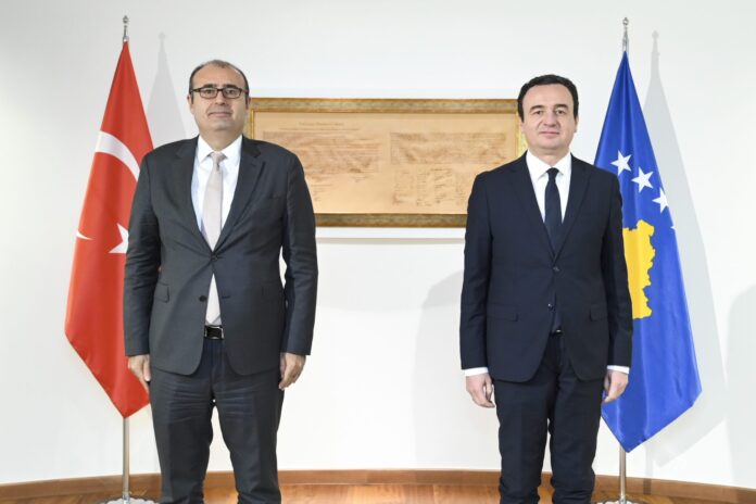 Kurti priti në takim lamtumirës ambasadorin e Turqisë në Kosovë