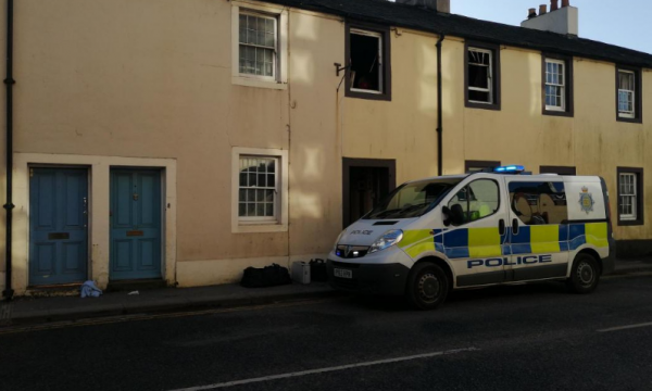 Shqiptari arrestohet brenda “shtëpisë së barit”, tregon udhëtimin për në Angli