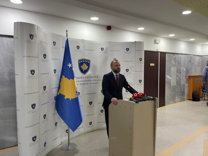 Tahiri dyshon për përfshirje të Kurtit e Osmanit në aferën e ambasadorit Berishaj, kërkon hetim ndërkombëtar