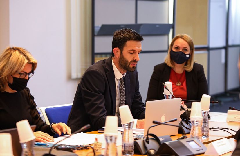 Deputeti Rrahmani paralajmëron tërheqjen nga LVV-ja në fund të mandatit