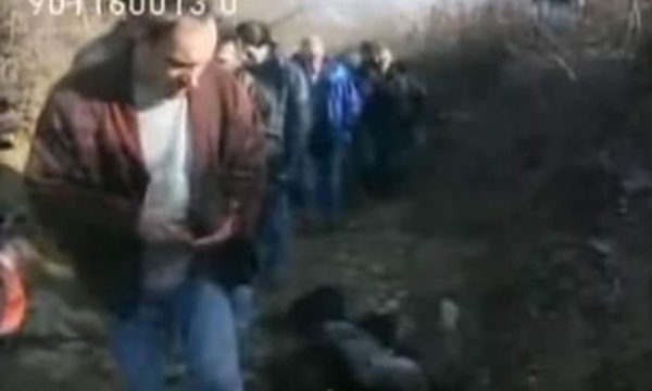 Dëshmia e gazetarit kosovar të BBC për Masakrën e Reçakut
