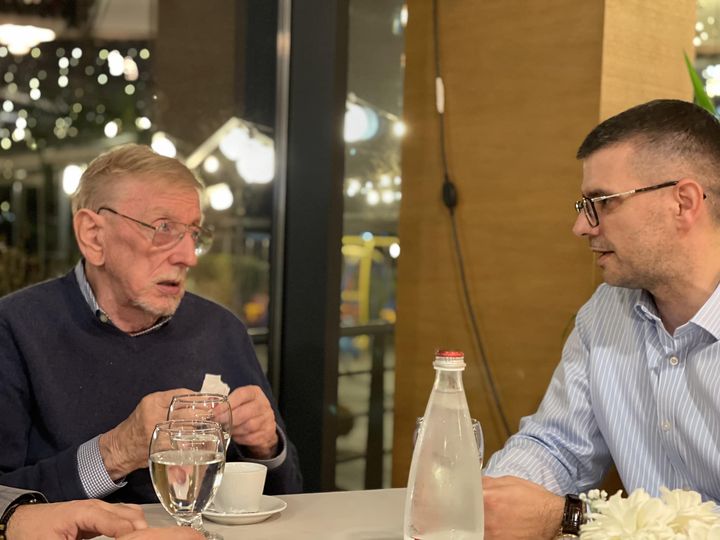 Ish-deputeti llapjan takon Ambasadorin William Walker