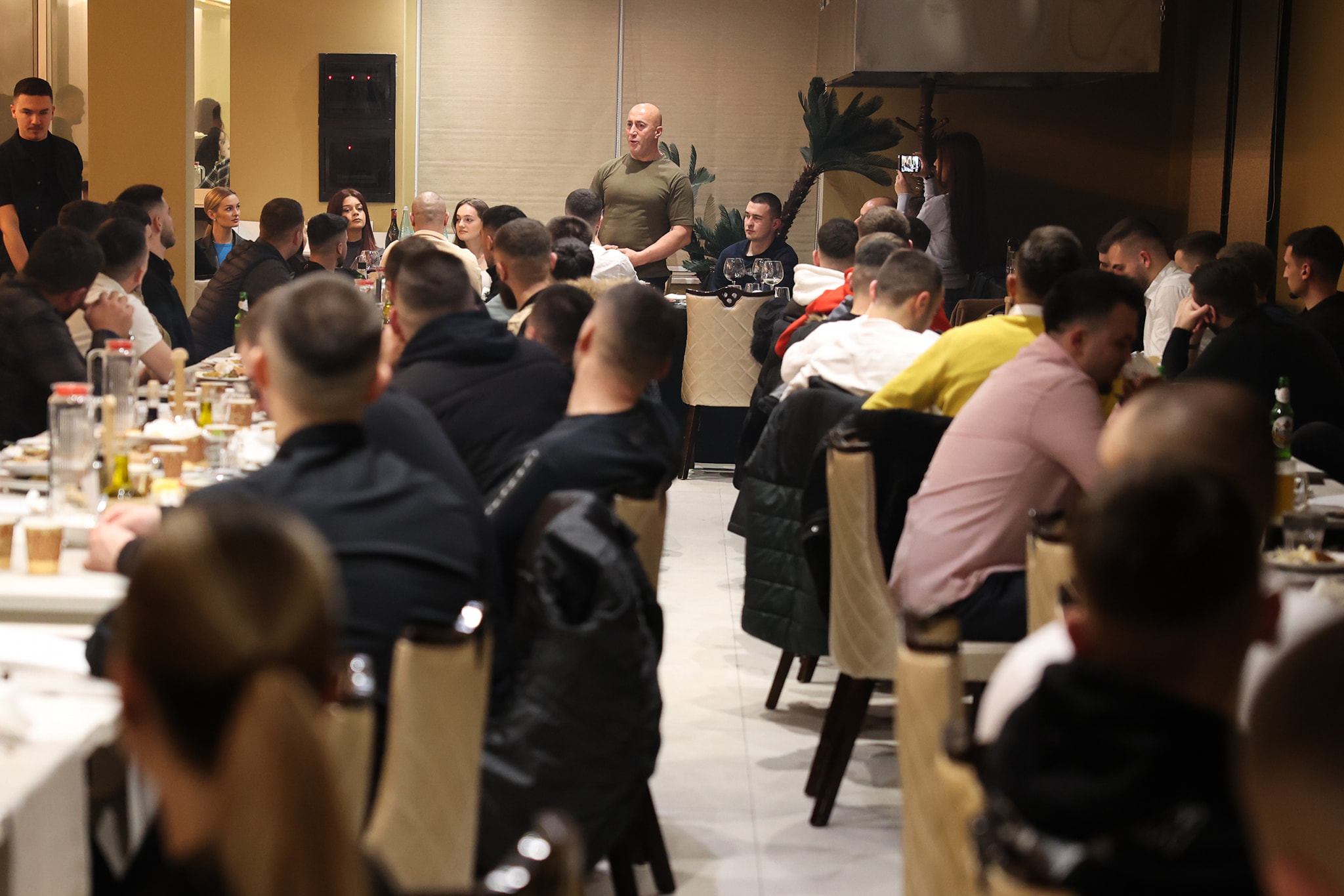 Haradinaj mbledh të rinjtë e AAK-së: Entuziazmi që pashë sonte tek të rinjtë, më bën të shpresoj për ditë më të mira