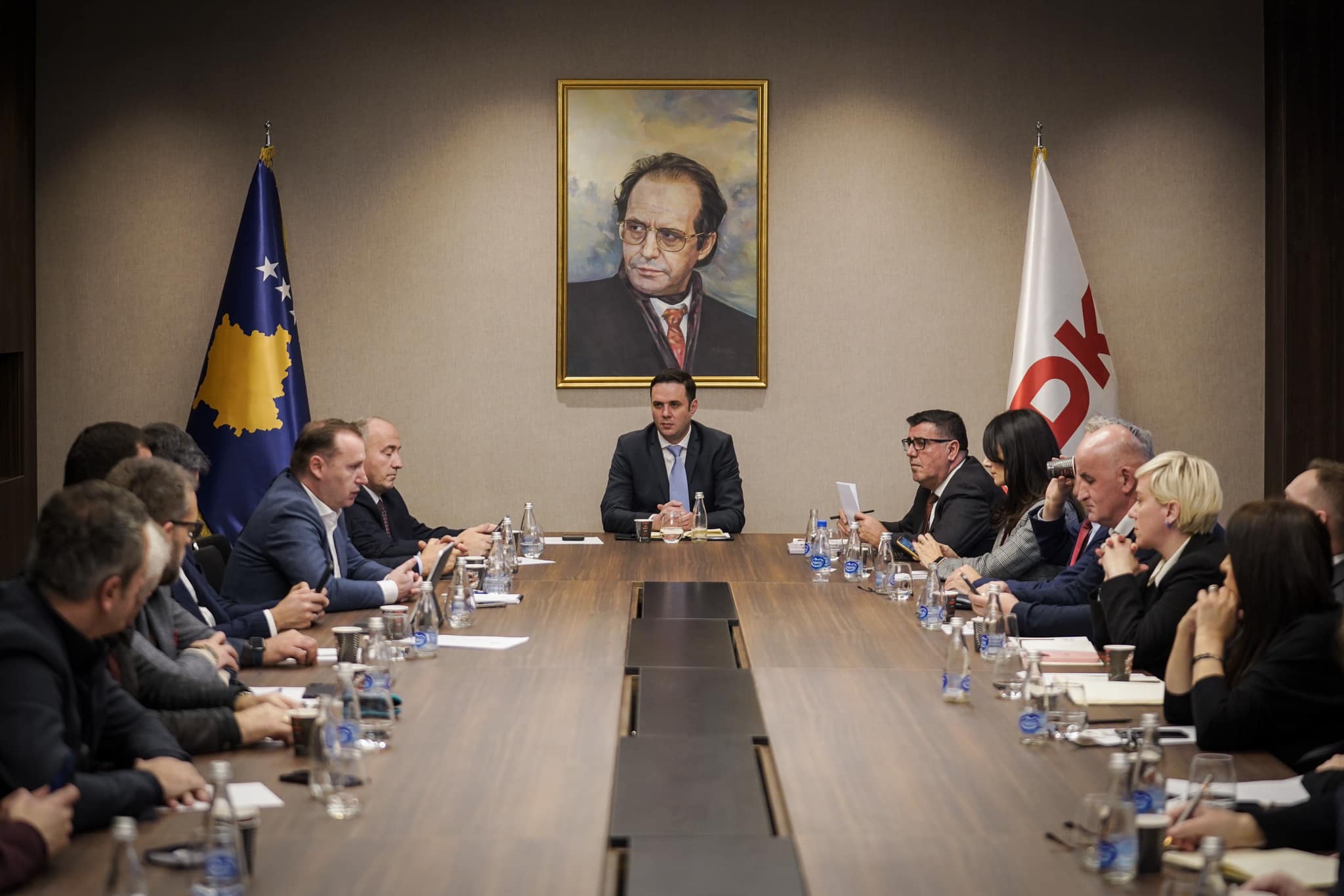 Mblidhet kryesia e LDK-së/ Abdixhiku: Kosovës nuk i duhet një marrëveshje bazë me Serbinë që nuk përmban njohjen