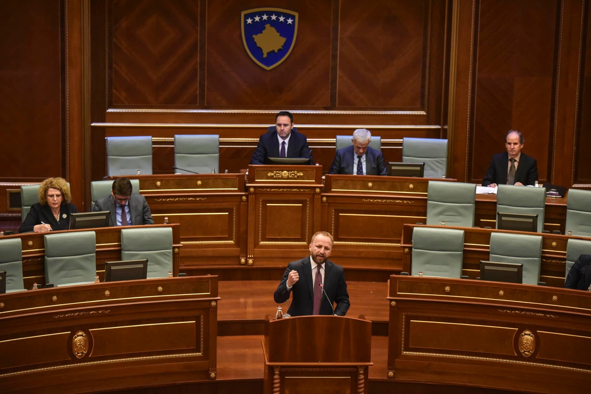 “Seanca e parë nisi me prezantimin e një pike nga ministrja e dënuar me vendim Gjykate”, Tahiri thotë se integriteti i pushtetit është zero