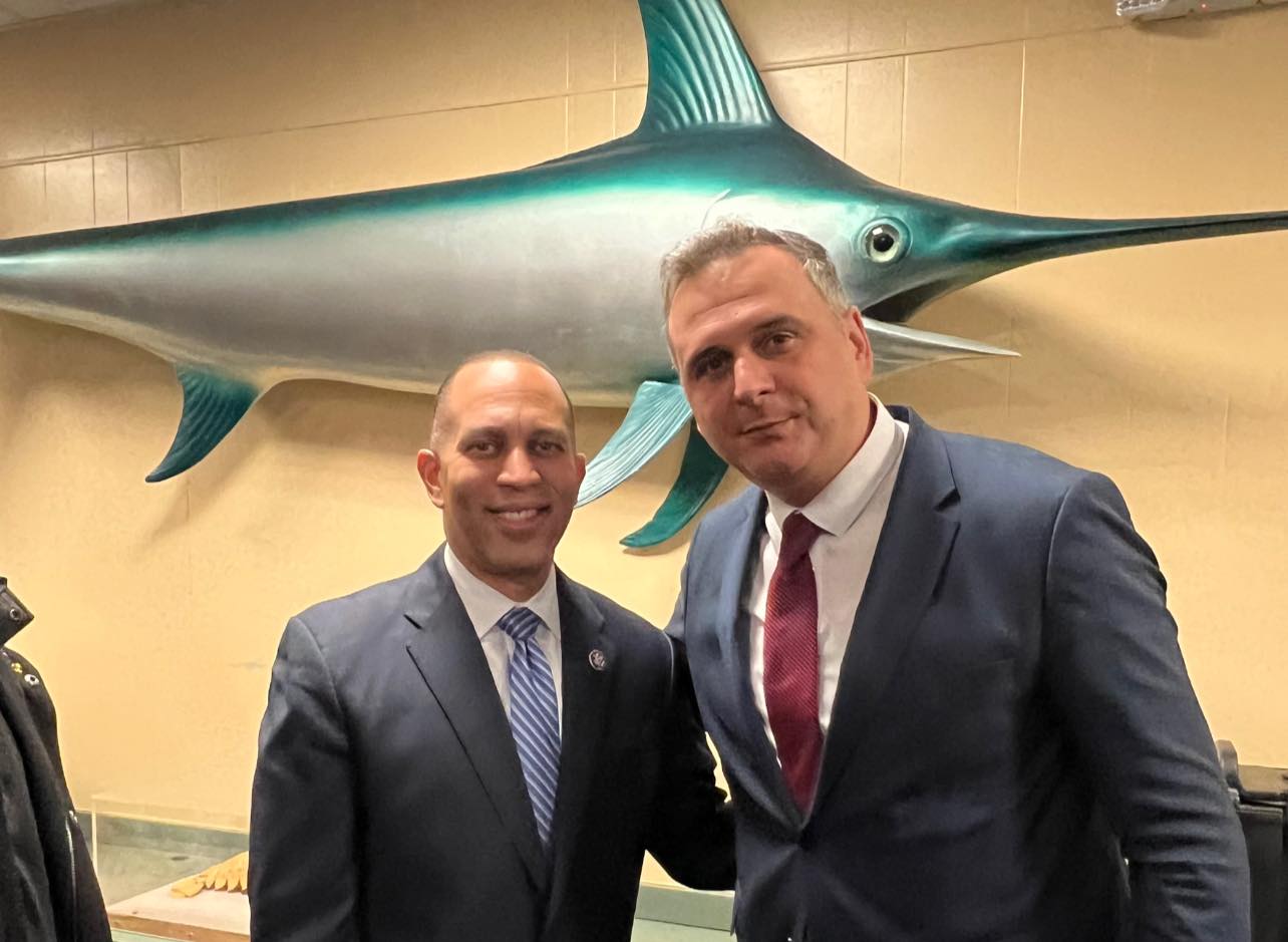 Bajqinovci vazhdon agjendën në ShBA, takon kongresmenin, Hakeem Jeffries