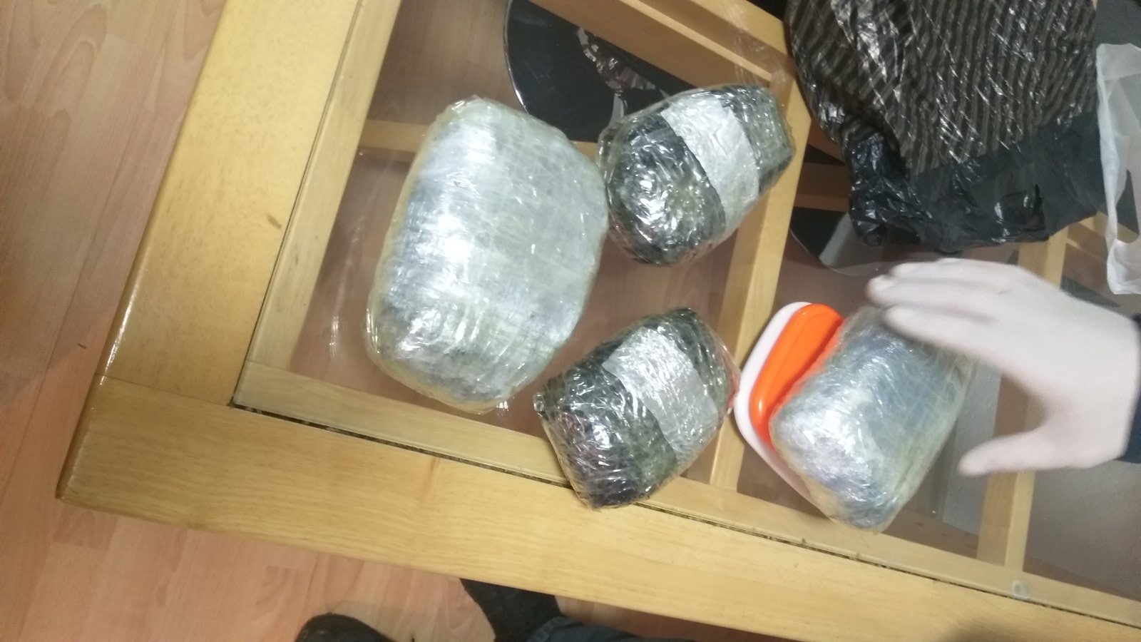 Antidroga me bastisje në disa qytete, sekuestrohen armë e marihuanë