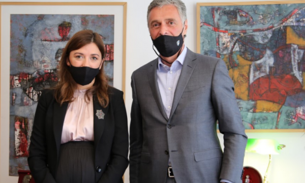 Lumezi i reagon ministres Haxhiu: Çfarë keni bërë ju përveç retorikës politike?