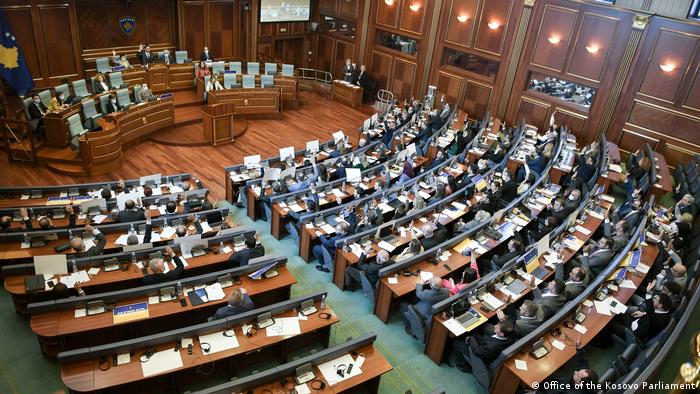 Vazhdon seanca për trustin, ja sa deputetë janë në sallë