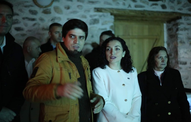 `Plaga e Gurit` video-instalacion nga Mentor Berisha (Video)