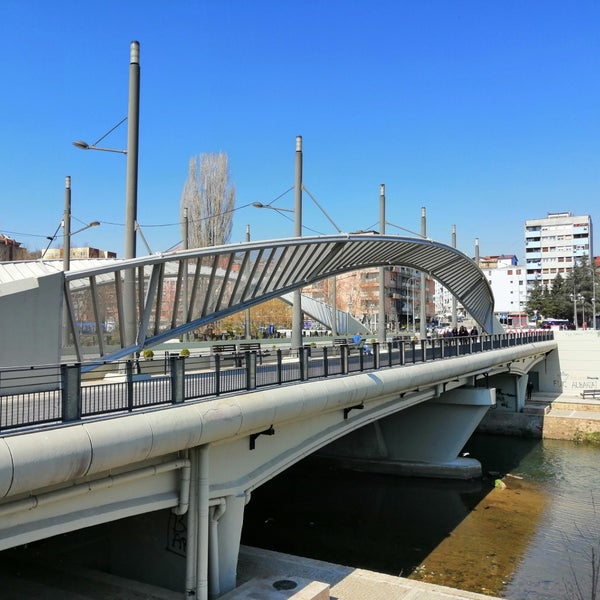 Grabitet një person në Veri: Hajnat e maskuar ia bllokojnë rrugën dhe ia marrin 3 mijë € nën kërcënimin e armës