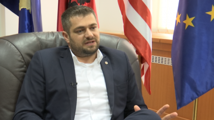 Hoti: Nuk i pranojmë paragrafët e shtuar nga Serbia në draftdokumentin për të pagjeturit
