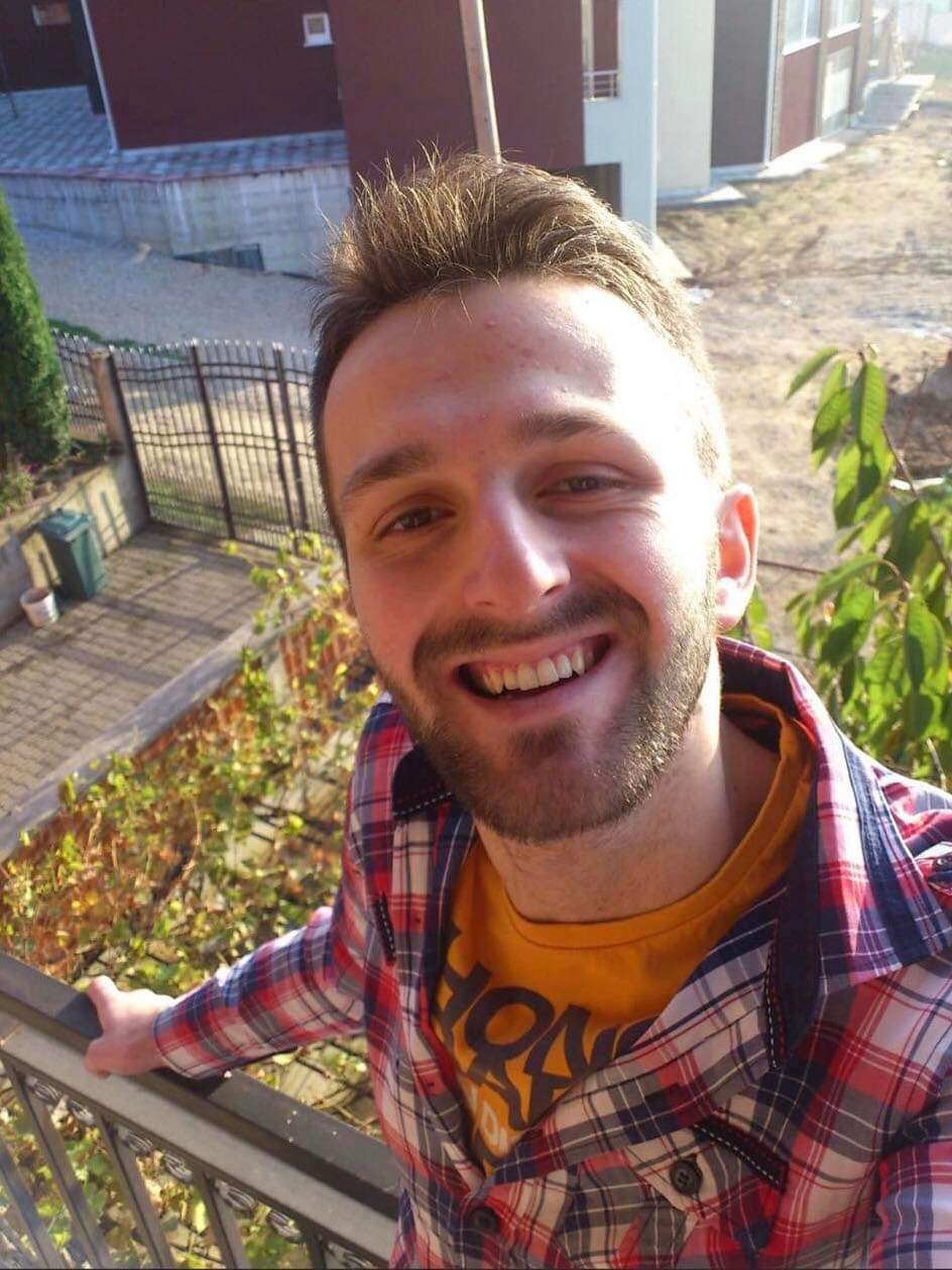 Festa kthehet në tragjedi për familjen Jupolli, humb jetën pas mesnate 28-vjeçari që u godit nga vetura