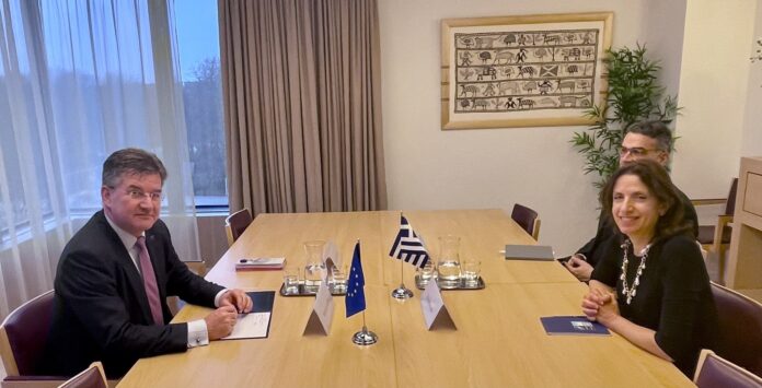 Lajçak takohet me të dërguaren e Greqisë për Ballkanin Perëndimor, flasin për dialogun Kosovë – Serbi