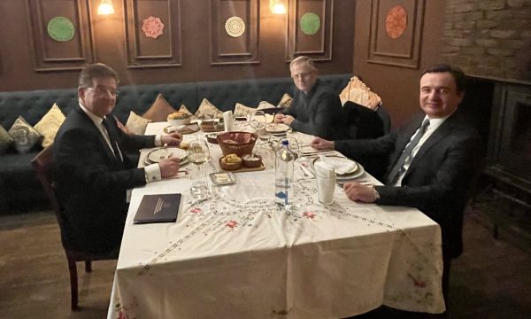 Haradinaj pyet publikisht Kurtin: Sqaroja publikut se çka fole e çka u dakordove me Lajçakun