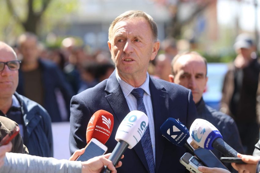 Azemi me kërkesë për deputetët: Votojeni nesër 30 për qind të Trustit