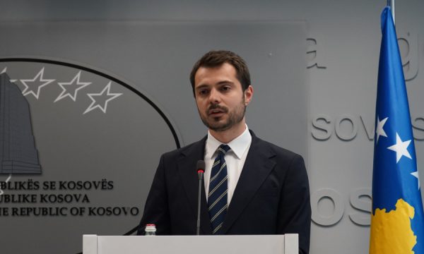 Vonesa e Muratit në konferencë, zëdhënësi i Qeverisë tenton t’i fajësojë mediat