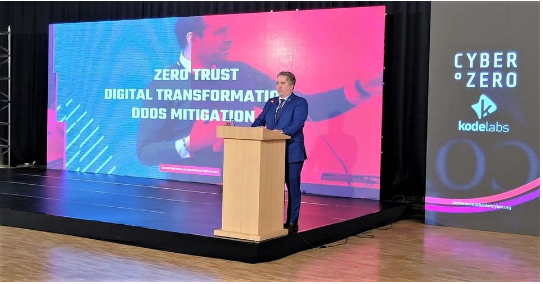 Zyrtari amerikan fton mediat e Kosovës ta mbajnë ekuilibrin midis lirisë së shtypit dhe privatësisë