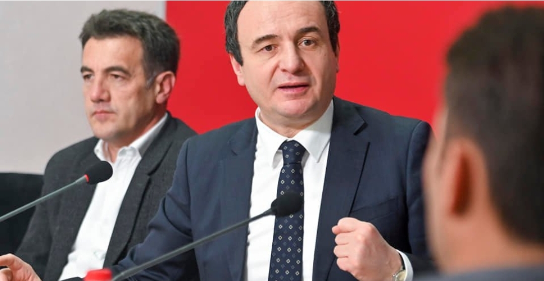 Kurti takon kryetarët e qendrave të LVV-së, thotë se për 2 vjet qeverisje në Kosovë s’ka korrupsion