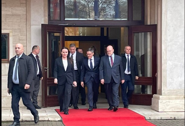 Përfundon takimi me Osmanin, Chollet i shkon në zyrë Kurtit