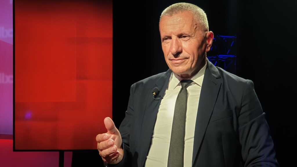 Kamberi i shkruan letër Escobarit, kërkon përfshirjen e përfaqësuesve të Luginës në dialogun Kosovë-Serbi